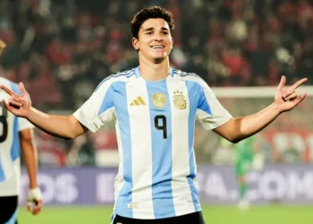 Paredes y Julián Álvarez entrenaron y dieron una buena señal tras la goleada de Argentina