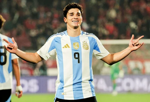 Paredes y Julián Álvarez entrenaron y dieron una buena señal tras la goleada de Argentina