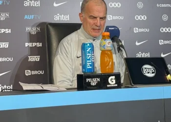 Bielsa aseguró que entregaría “todo lo que ganó” por ser campeón del mundo con Uruguay