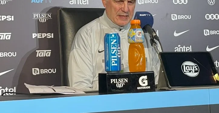Bielsa aseguró que entregaría “todo lo que ganó” por ser campeón del mundo con Uruguay