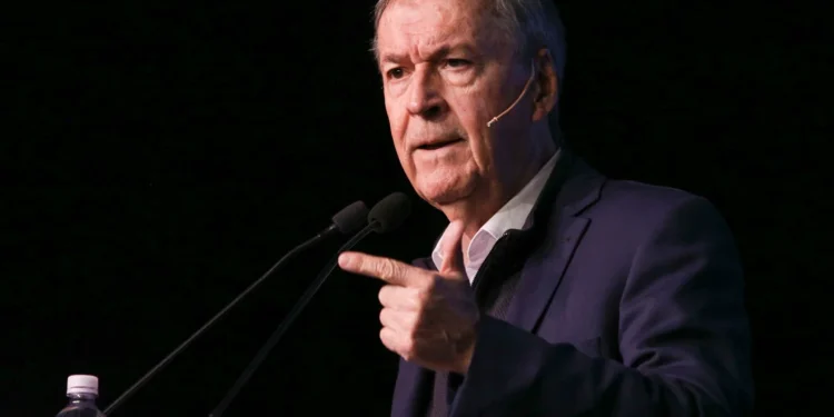 Juan Schiaretti pide la renuncia de Adorni como jefe de Gabinete