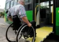 El Gobierno anunció que las personas con discapacidad podrán viajar en trenes y colectivos sin certificado