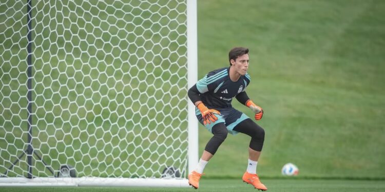 La razón por la que Santiago Beltrán se quedó en la Selección argentina y cuándo regresa al país