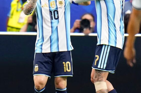 Con doblete y récord de Messi, la Selección argentina le ganó 2-0 a Austria y se clasificó a 16avos de final