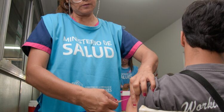 SALUD ADVIERTE QUE ES FUNDAMENTAL QUE LOS VIAJEROS ESTÉN VACUNADOS