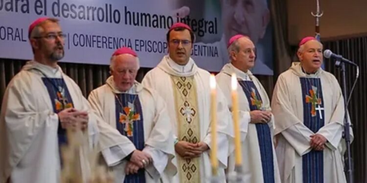 La Iglesia se mete en la discusión por la ley del Gobierno sobre propiedad privada y pide al Congreso que vote en contra