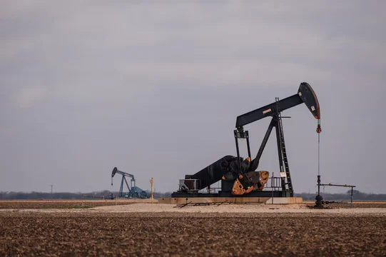 El petróleo se vuelve a disparar y se acerca a los US$100 en plena escalada en Medio Oriente