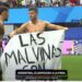 “Las Malvinas son argentinas”, la bandera que colocaron los jugadores en la cancha tras el pase a la final