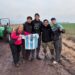 El regalo del “Dibu” Martínez a los vecinos que lo ayudaron a sacar su camioneta del barro