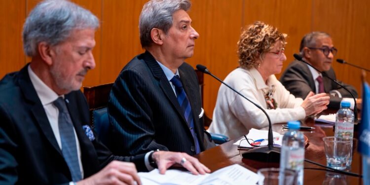 Rosatti advirtió que la democracia se mide por cómo protege a las minorías, en una jornada por el aniversario del atentado a la AMIA