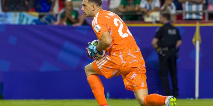 Preocupación en la Selección argentina: el “Dibu” Martínez analiza la posibilidad de “dar un paso al costado”