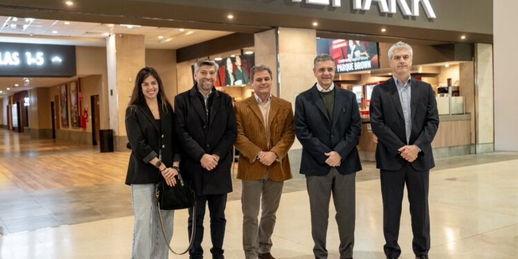 Cencosud y Cinemark inauguran un nuevo complejo de 5 salas en Factory Parque Brown