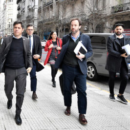 Encuesta 2027: el peronismo supera por un punto a La Libertad Avanza y crecen los indecisos