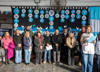 Más de 300 estudiantes de Berazategui prometieron lealtad a la Bandera argentina