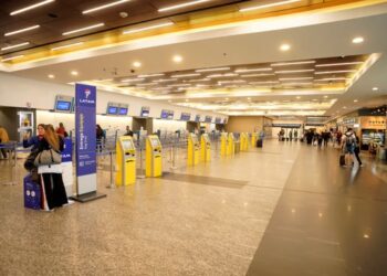 Salieron más argentinos que extranjeros que ingresaron al país y la balanza turística continuó con déficit en julio