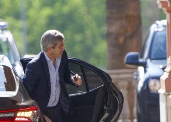 El Gobierno vuelve al mercado y buscará menos dólares para sus cuentas