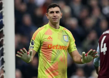 El “Dibu” Martínez tendría todo cerrado para dejar el Aston Villa y unirse al Chelsea