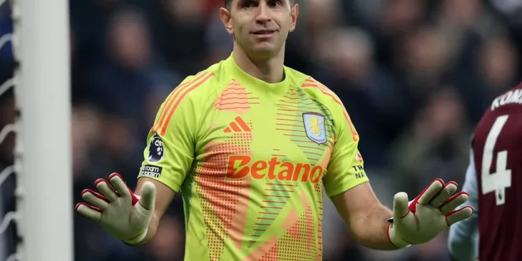 El “Dibu” Martínez tendría todo cerrado para dejar el Aston Villa y unirse al Chelsea