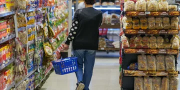 El consumo sigue estancado y volvió a caer en junio: cómo le fue en supermercados, mayoristas y shoppings