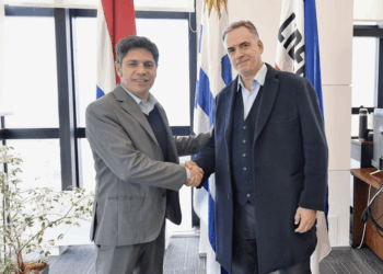 Kicillof cerró acuerdos de cooperación en Uruguay y criticó a Milei: “Viene desfinanciando la investigación”