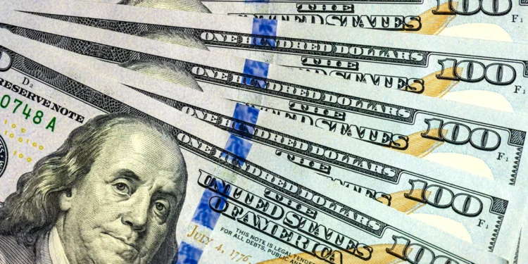 ¿A cuánto cerró el dólar oficial en el primer día hábil de agosto?