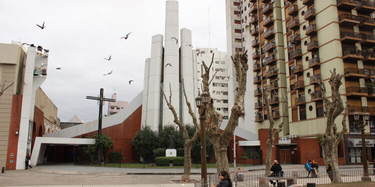 Avellaneda a pie, una ciudad que se cuenta caminando