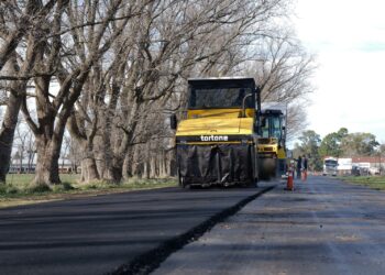 Etapa final de la pavimentación del acceso a Pirovano