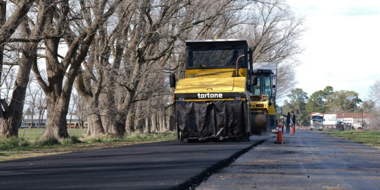 Etapa final de la pavimentación del acceso a Pirovano
