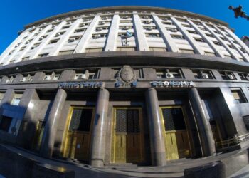 Los recursos nacionales a provincias retroceden 1% acumulado en 2026