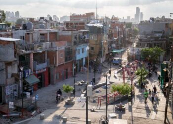 El 60 por ciento de los habitantes de barrios populares está endeudado