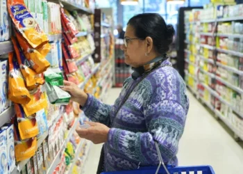 Efecto apreciación cambiaria: los alimentos y servicios en la Argentina se encarecen en dólares