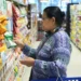 Efecto apreciación cambiaria: los alimentos y servicios en la Argentina se encarecen en dólares