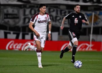 Lanús goleó a Deportivo Riestra para meterse en puestos de Playoffs del Torneo Clausura