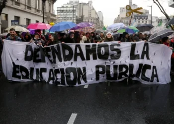 Gremios universitarios pararán este miércoles, tras fracasar la reunión con el Gobierno por un aumento salarial