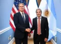 Caputo se reunió con con Bessent, que elogió el plan económico oficialista