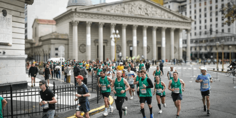 Más de 16 mil corredores de 64 países participarán en la Maratón Internacional de Buenos Aires