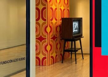 CAOS Global exhibe en el MACBA su nueva instalación audiovisual analógica