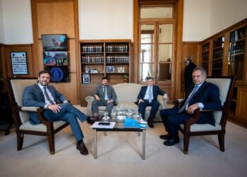 El Gobierno recibió a autoridades del ACA para analizar el automovilismo nacional e internacional