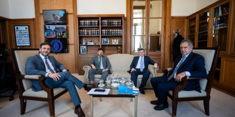 El Gobierno recibió a autoridades del ACA para analizar el automovilismo nacional e internacional
