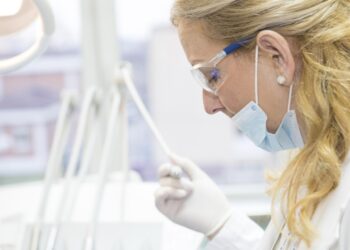 La receta de las empresas familiares para importar e innovar en la salud local