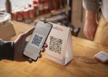 Los pagos con QR y transferencias crecen más del 60% en un año y desplazan al efectivo y las tarjetas