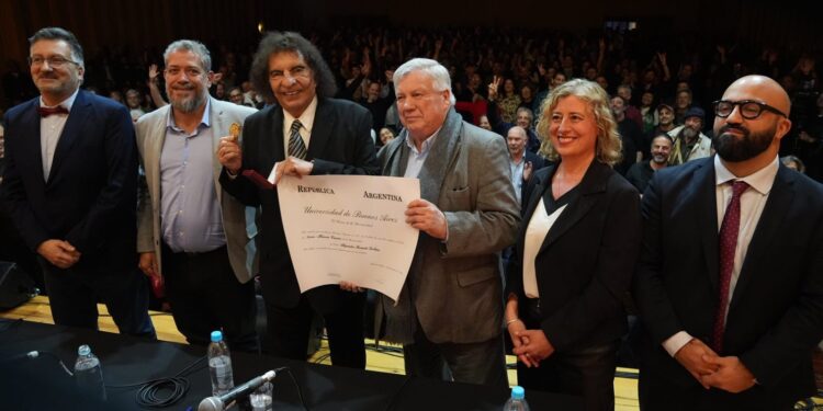 ALEJANDRO DOLINA RECIBIÓ EL DOCTORADO HONORIS CAUSA DE LA UBA