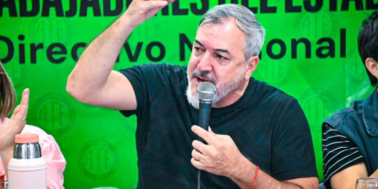 Tras las críticas de Andrés Rodríguez, Aguiar lo desafió a fijar una fecha de paro conjunto en la administración pública y así “romper el techo salarial”
