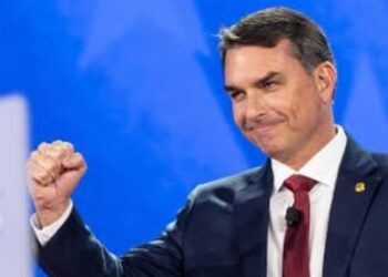 Flávio Bolsonaro pasó por la Argentina en un vuelo privado rumbo a Estados Unidos