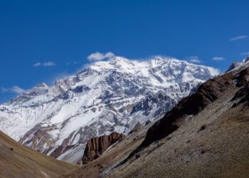 Aconcagua: prohíben las actividades deportivas de alto riesgo durante la temporada