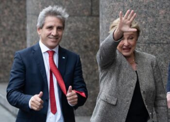 Luis Caputo ultima los detalles para participar de la Asamblea del FMI