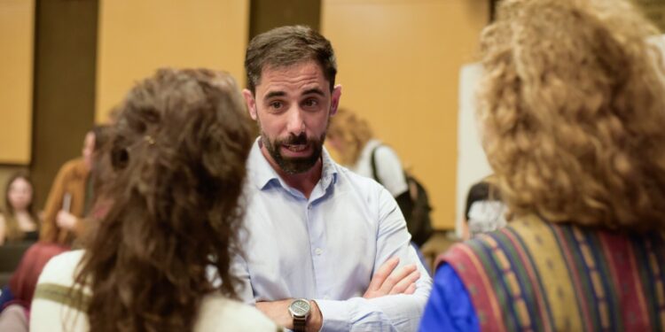 Kreplak: “Tenemos que construir un impulso que sea más importante que solo ganar elecciones”