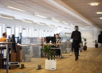 El mito del presupuesto millonario: por qué el software a medida es la clave de supervivencia de las PYMES