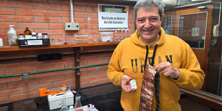 Litio circular: un equipo del CONICET busca recuperar metales de baterías usadas para reincorporarlos a la industria